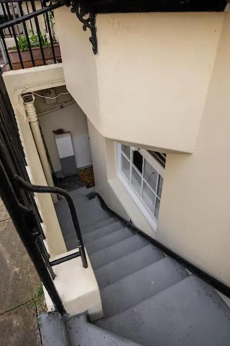 Basement Flat, Regency Square Apartment Brighton