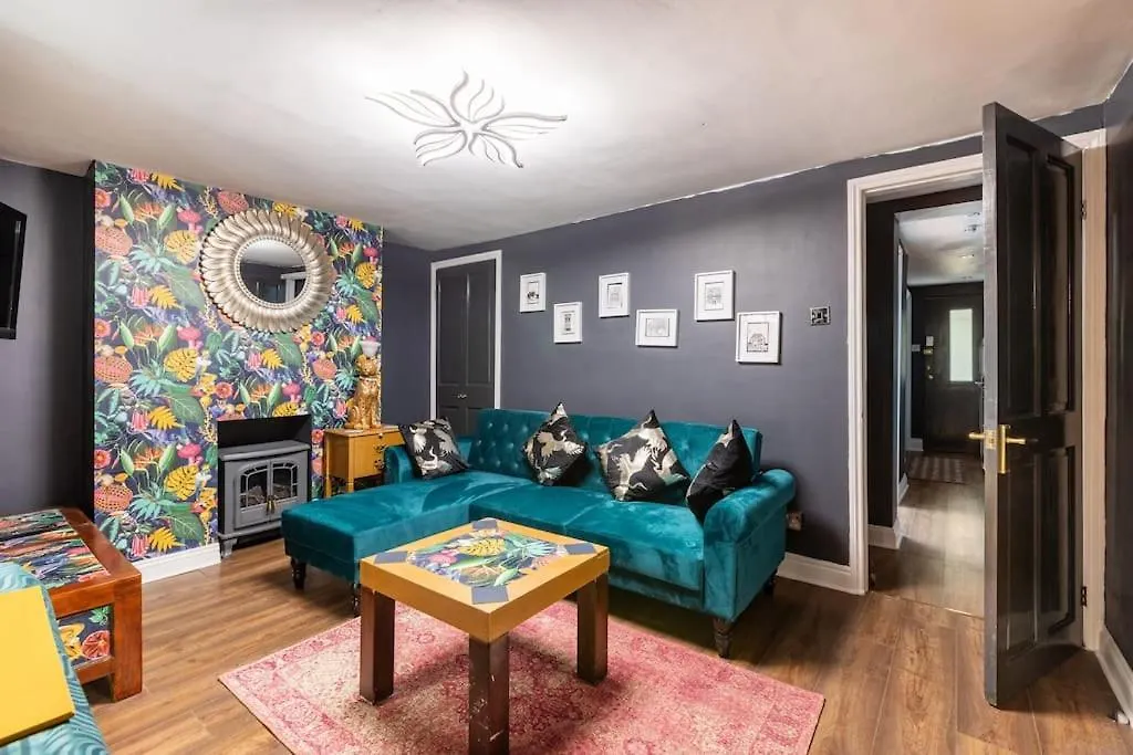 Basement Flat, Regency Square Apartment Brighton